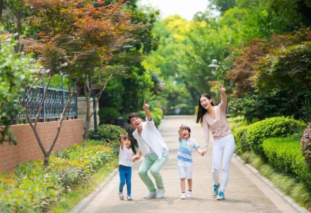 女子携一家五口回归农村，自然养娃与都市智慧的融合之路