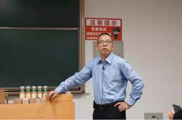 农夫钟睒睒，绿色农业的创新领袖与实践者